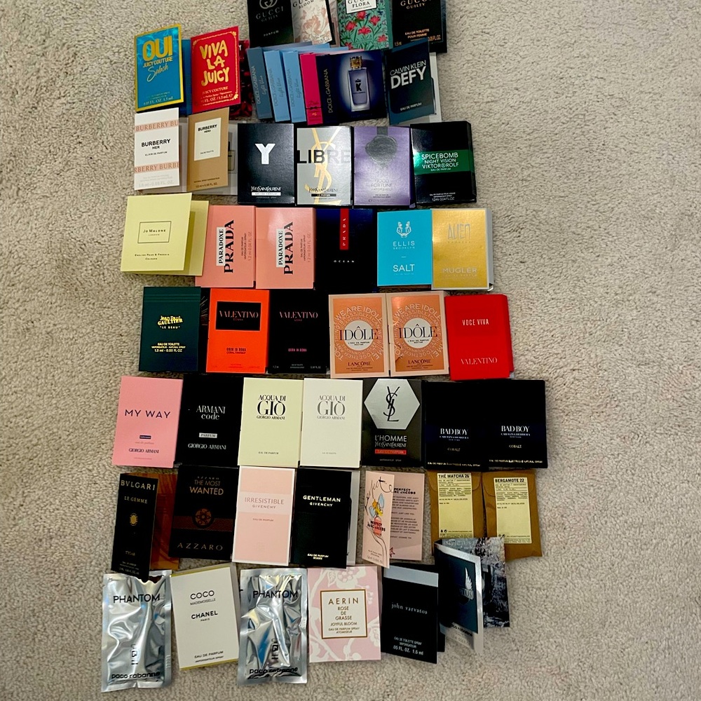 55+ piece luxury fragrance lot + 5 free gifts!